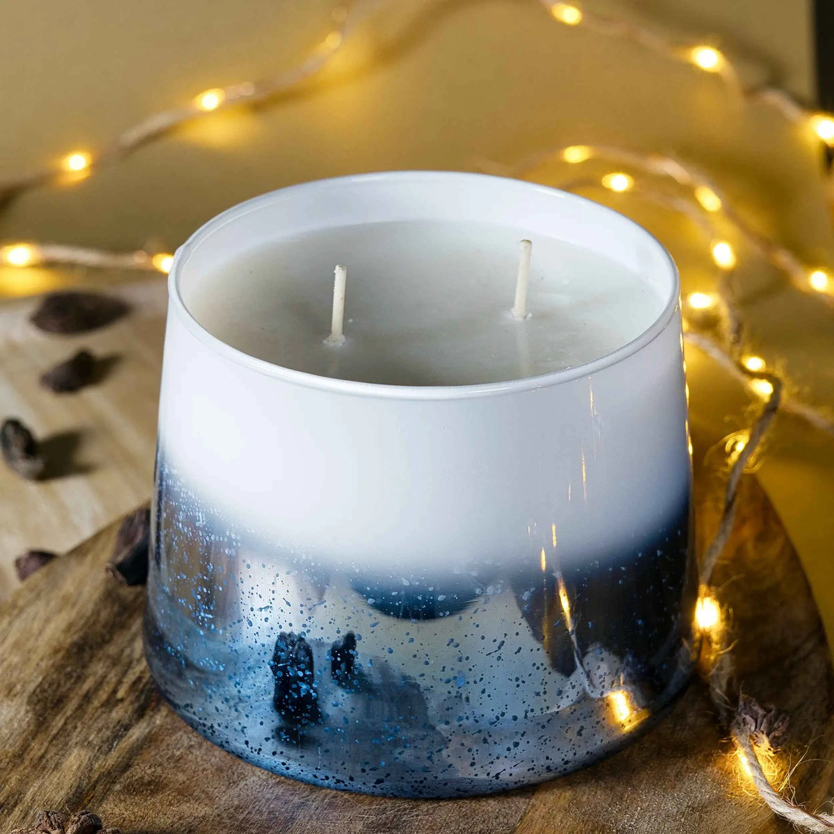 Patchouli & Roses – White/Blue Luxury Coconut Wax Candle (920g) | L'atelier Himalaya