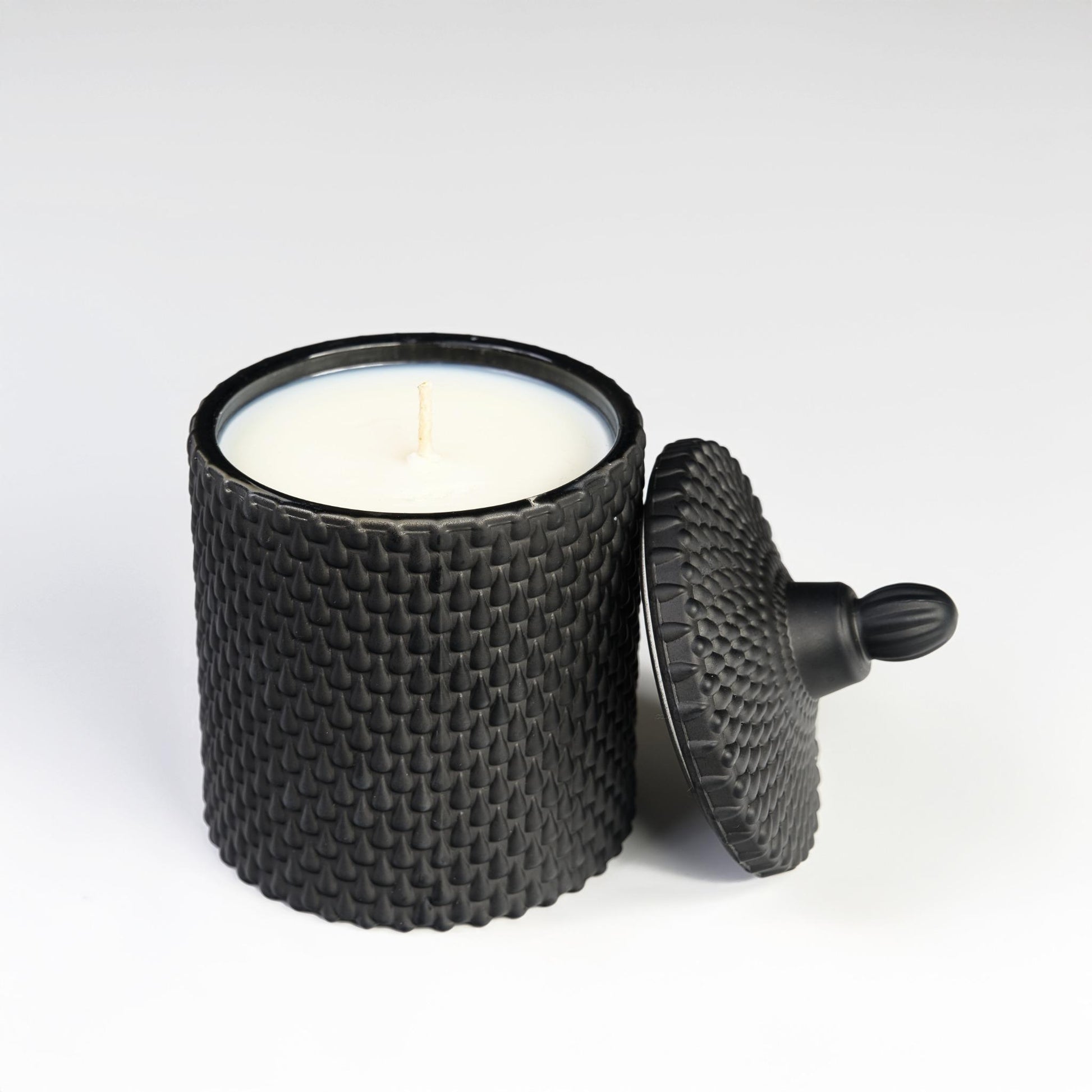 Scented coconut wax (340 ml jar) - Black
Fragrance - Eternal Roses