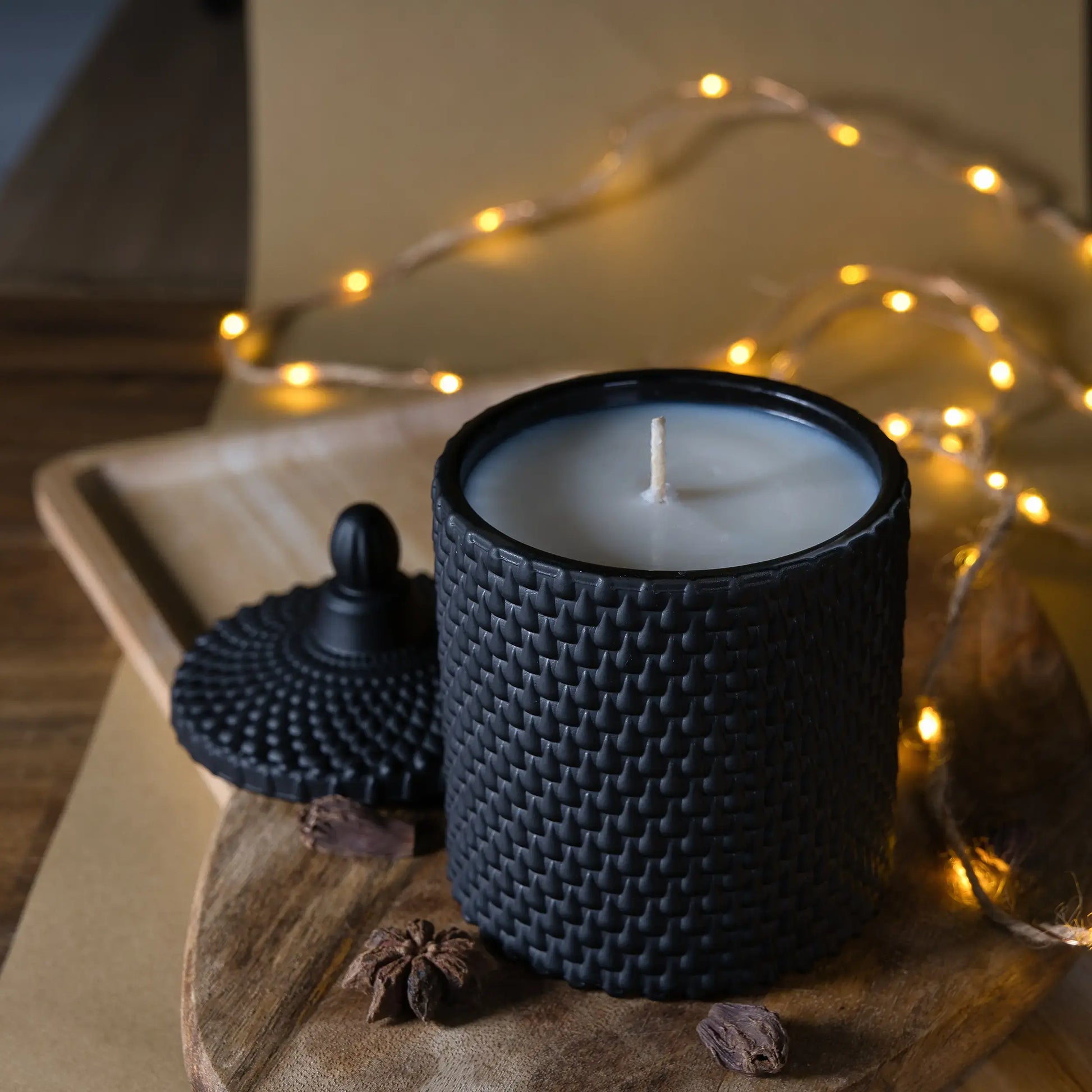 Scented coconut wax (340 ml jar) - Black
Fragrance - Eternal Roses