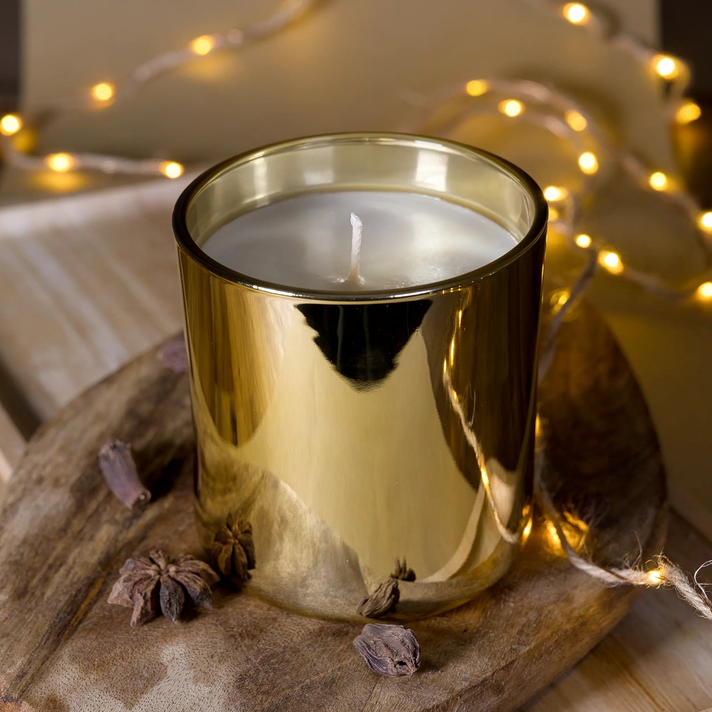 Scented coconut wax (390 ml jar) - Gold

Fragrance - A musky, woody scent with a warm and sensual depth, balanced by fresh, floral, and spicy highlights.