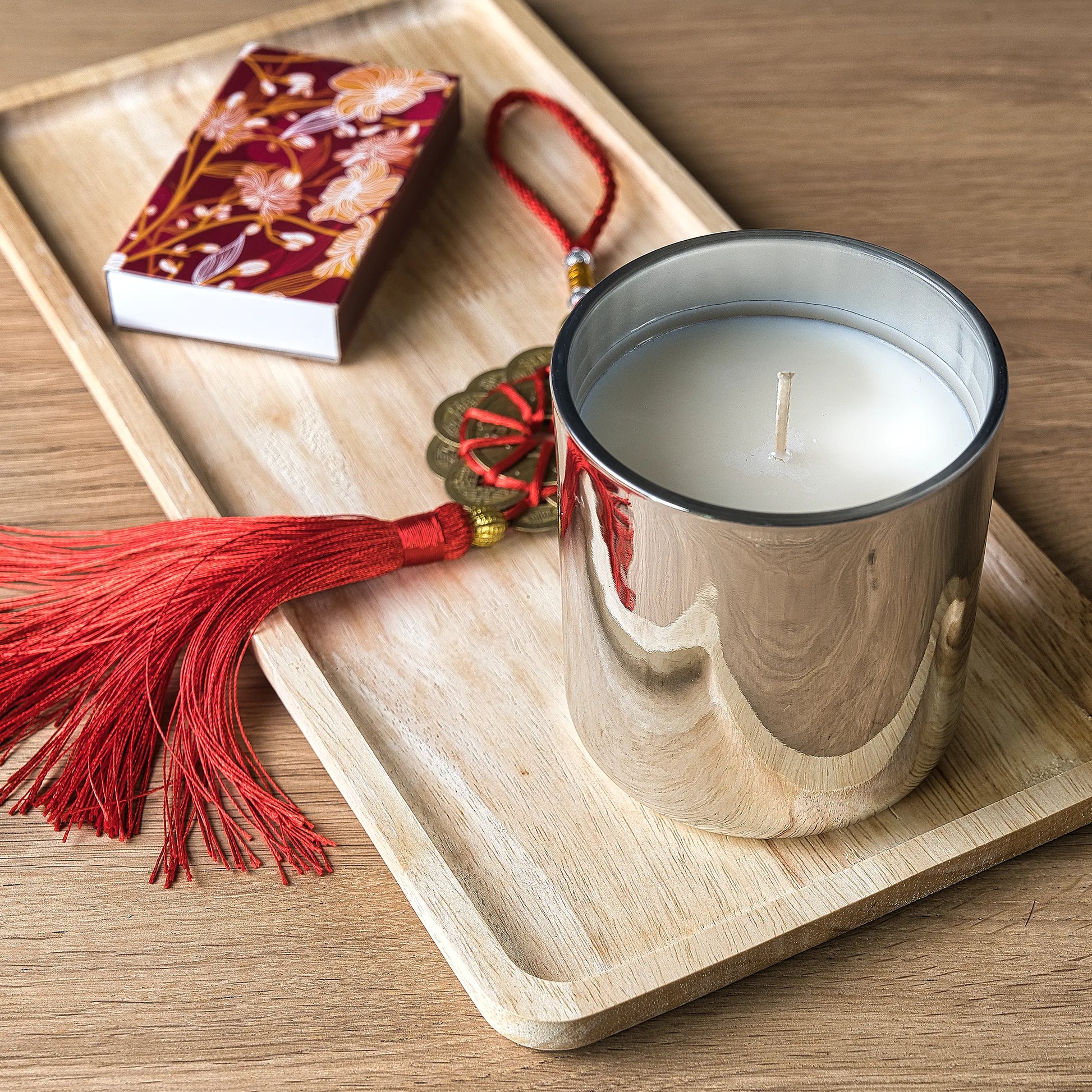 Scented coconut wax (390 ml jar) - Silver&nbsp;

Fragrance - A musky, woody scent with a warm and sensual depth, balanced by fresh, floral, and spicy highlights.