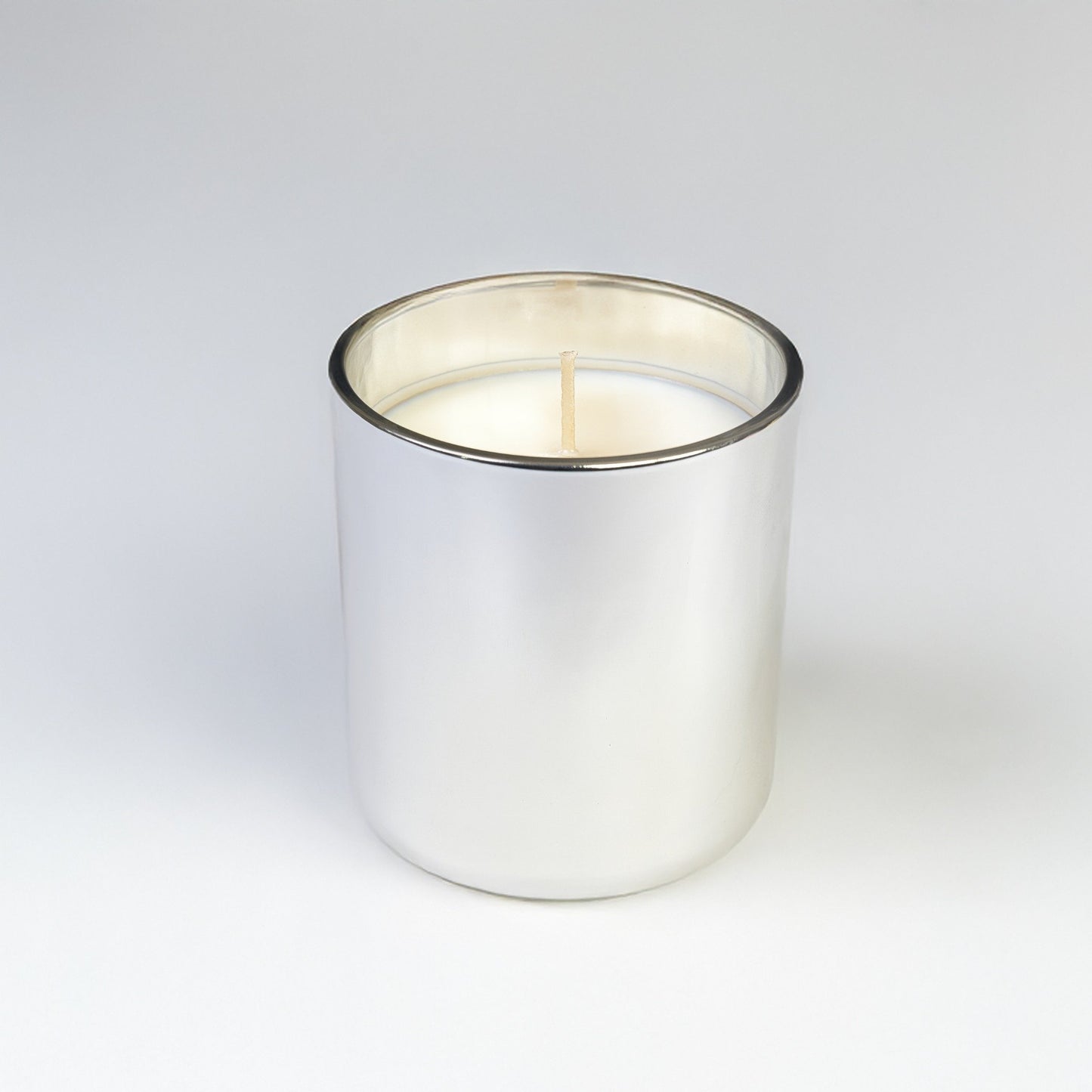 Scented coconut wax (390 ml jar) - Silver&nbsp;

Fragrance - A musky, woody scent with a warm and sensual depth, balanced by fresh, floral, and spicy highlights.