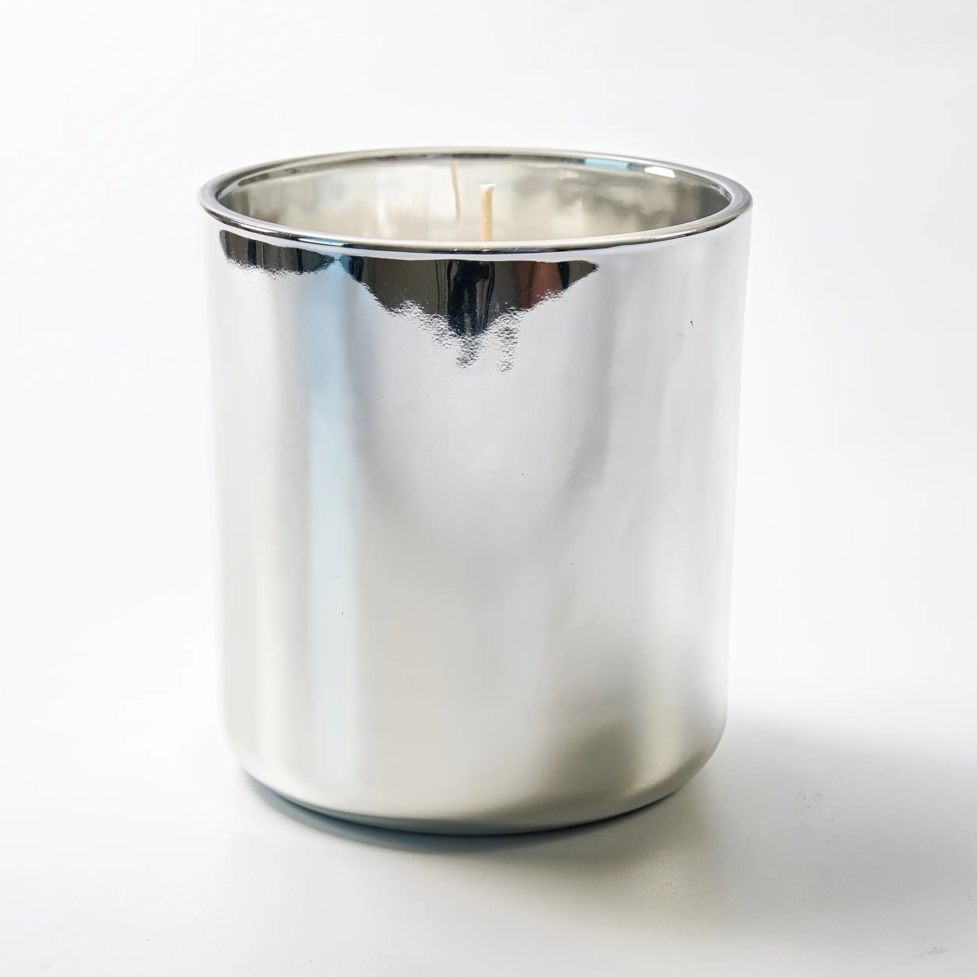 Scented coconut wax (390 ml jar) - Silver&nbsp;

Fragrance - A musky, woody scent with a warm and sensual depth, balanced by fresh, floral, and spicy highlights.