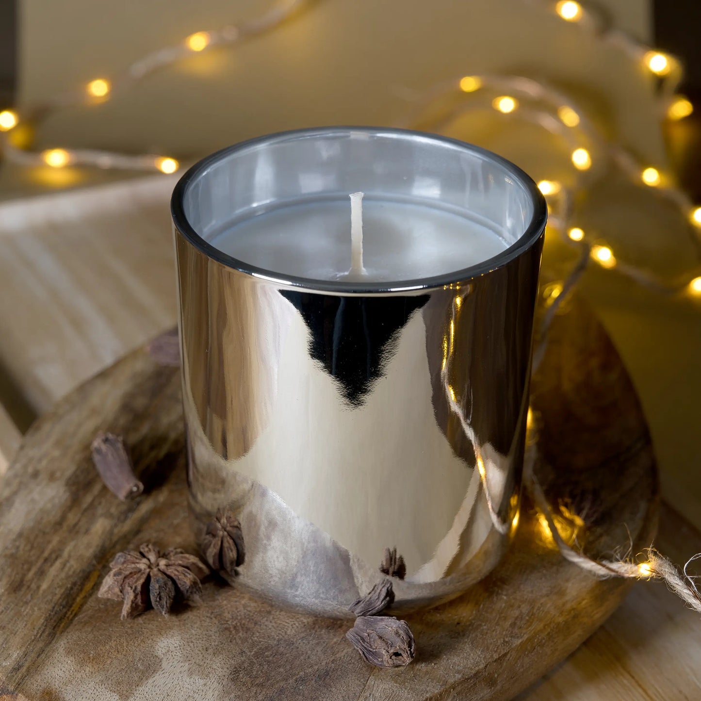 Scented coconut wax (390 ml jar) - Silver&nbsp;

Fragrance - A musky, woody scent with a warm and sensual depth, balanced by fresh, floral, and spicy highlights.