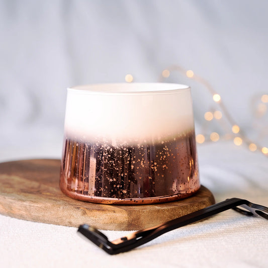 Scented coconut wax Xmas (600 ml jar) - Bronze/White
Fragrance - Patchouli and Roses