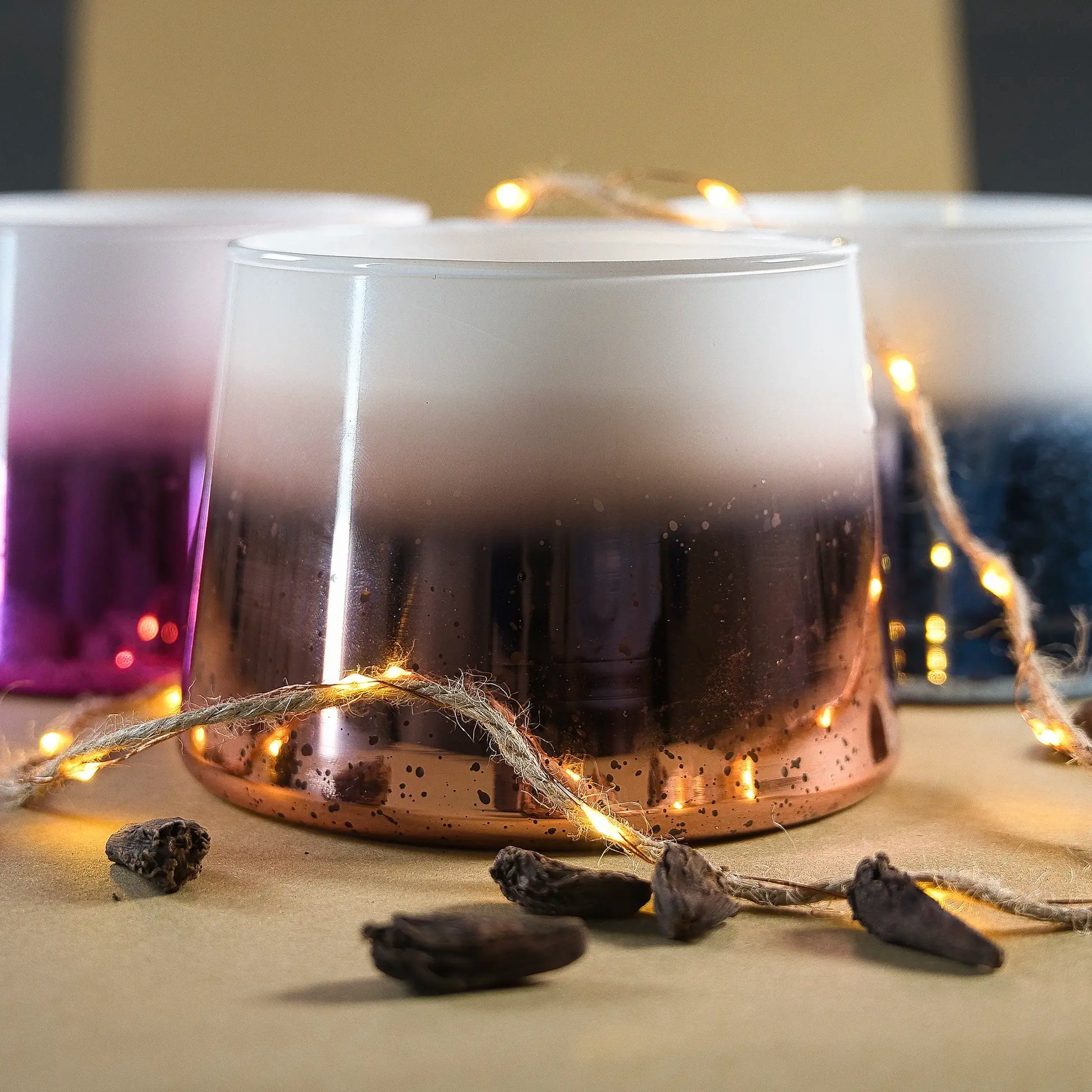 Scented coconut wax Xmas (600 ml jar) - Bronze/White
Fragrance - Patchouli and Roses