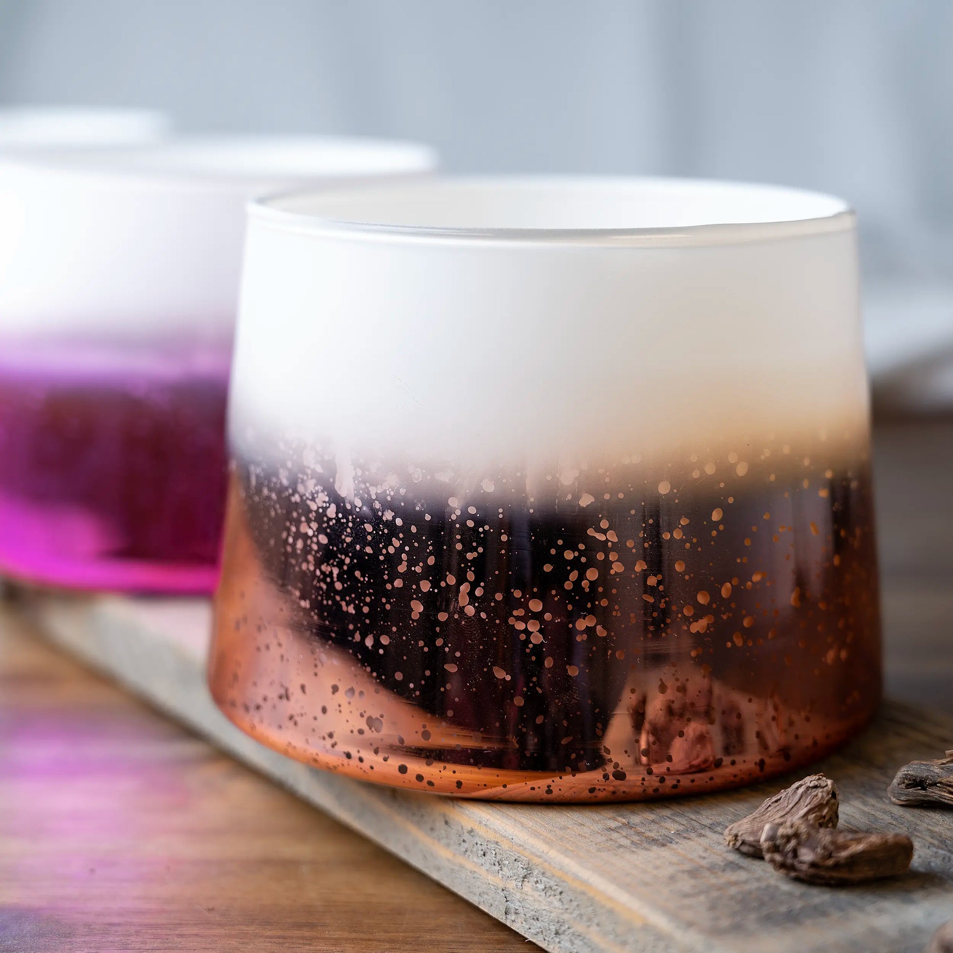 Scented coconut wax Xmas (600 ml jar) - Bronze/White
Fragrance - Patchouli and Roses