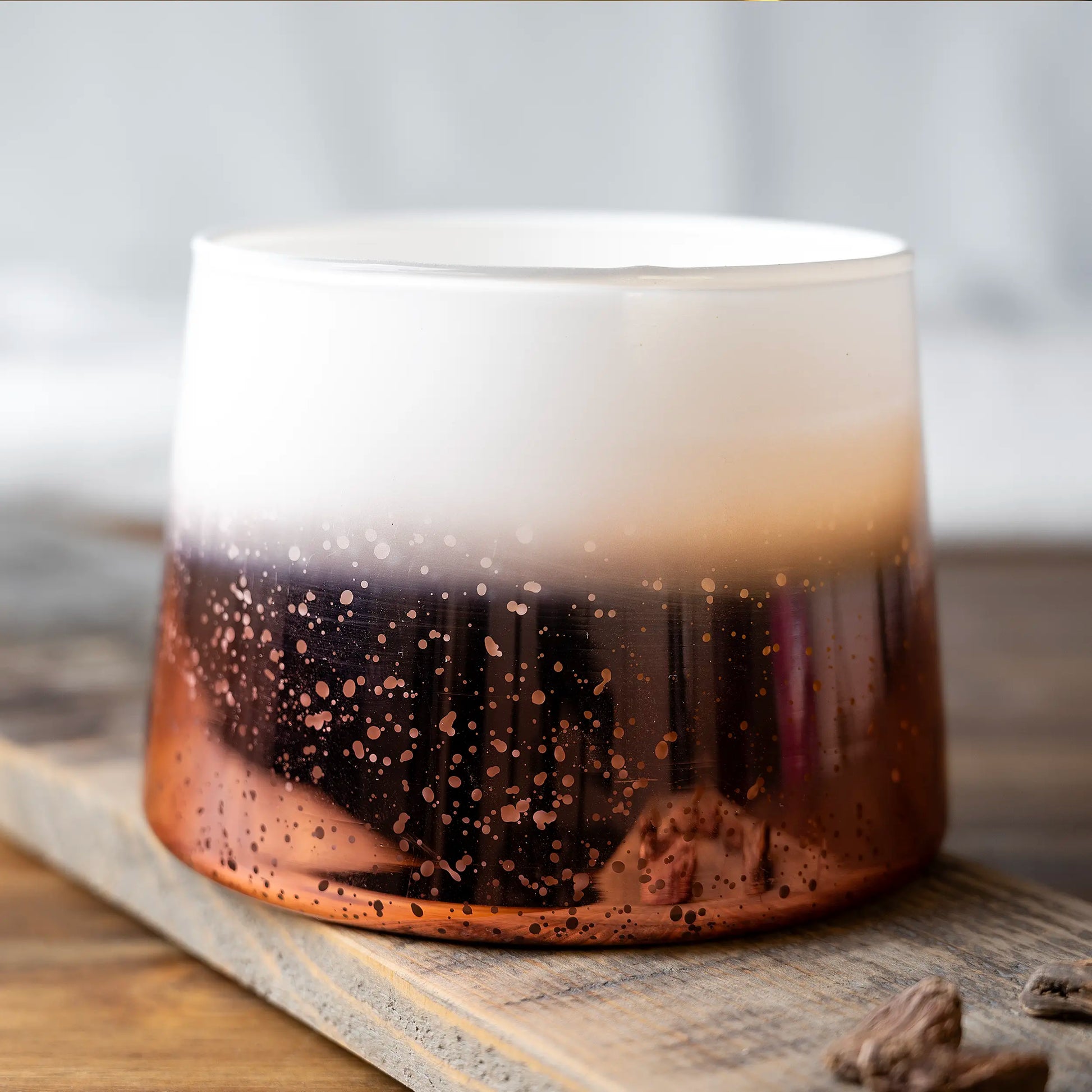 Scented coconut wax Xmas (600 ml jar) - Bronze/White
Fragrance - Patchouli and Roses