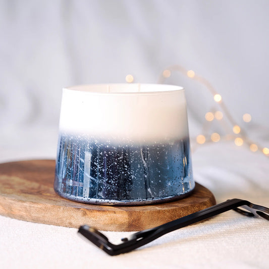 Scented coconut wax Xmas (600 ml jar) - White/Blue
Fragrance - Patchouli and Roses