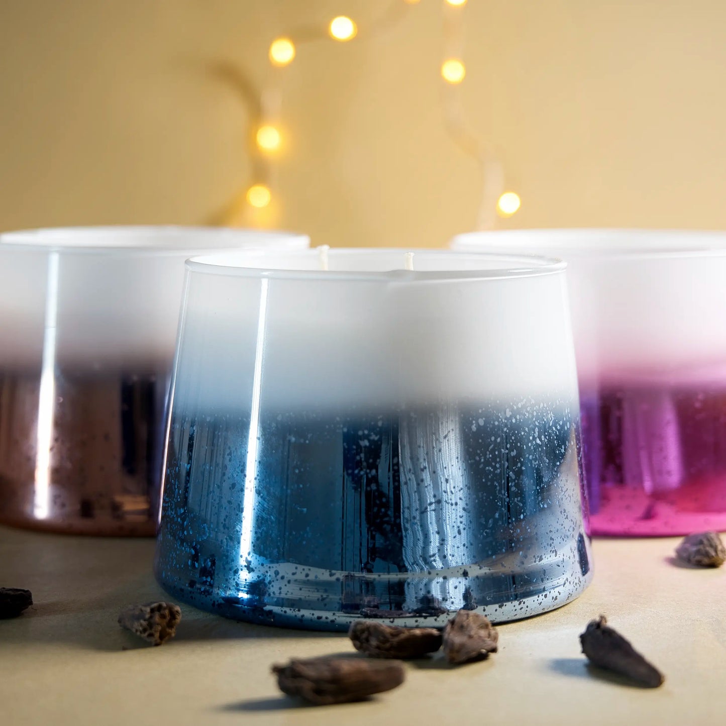 Scented coconut wax Xmas (600 ml jar) - White/Blue
Fragrance - Patchouli and Roses