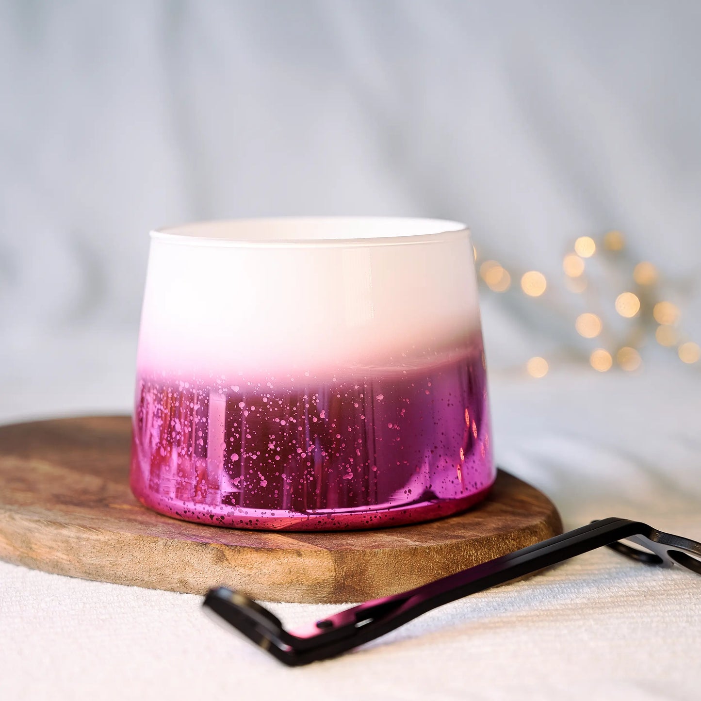 Scented coconut wax Xmas (600 ml jar) - White/Pink
Fragrance - Patchouli and Roses