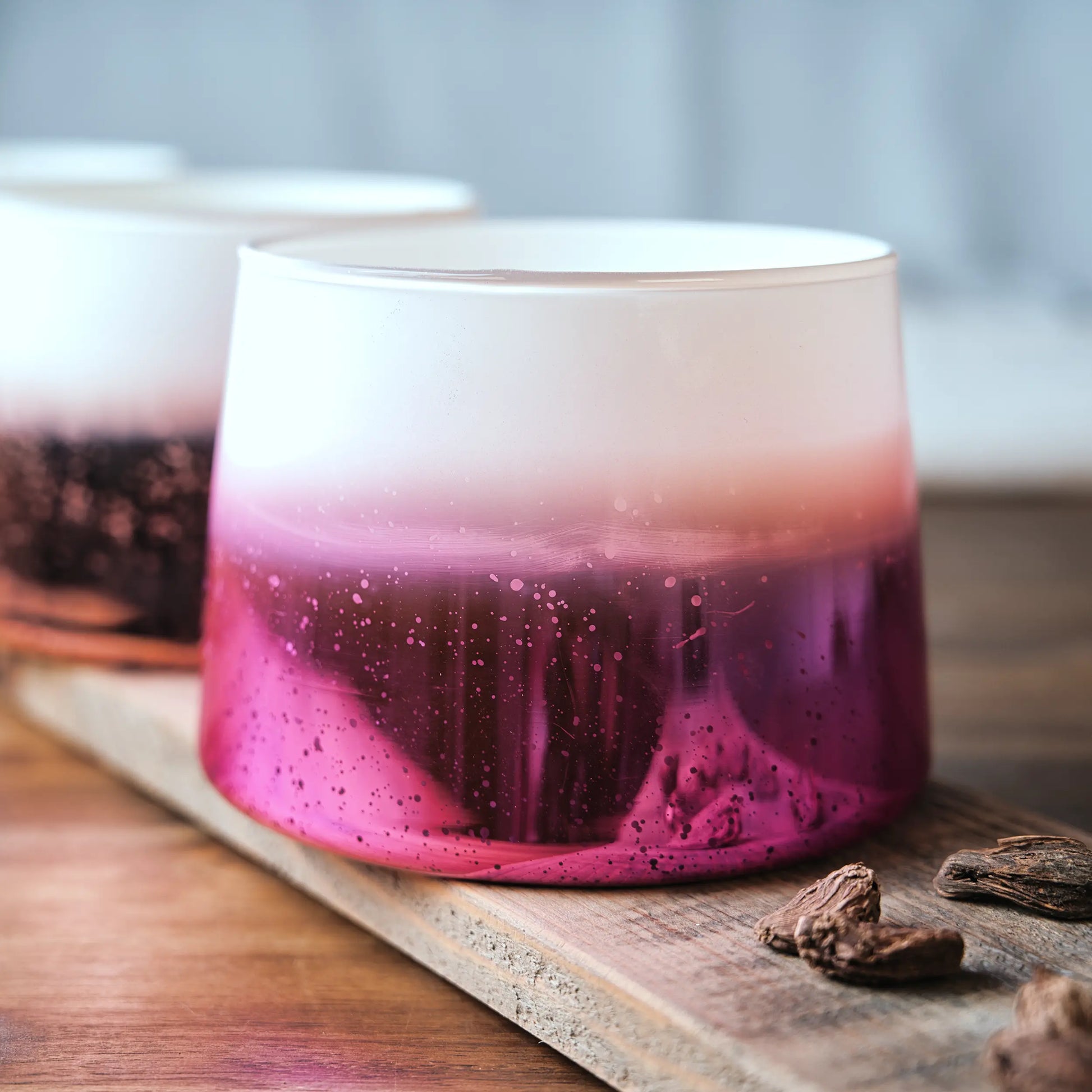 Scented coconut wax Xmas (600 ml jar) - White/Pink
Fragrance - Patchouli and Roses