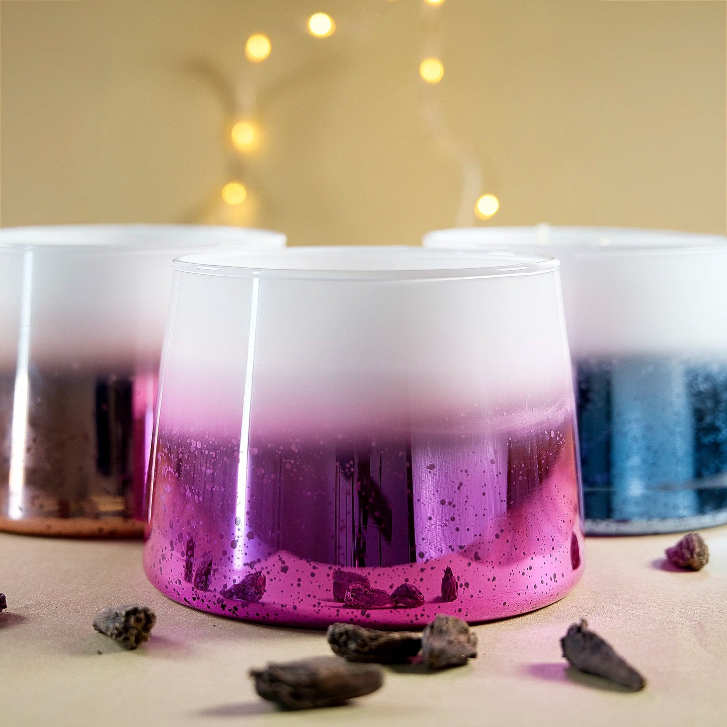 Scented coconut wax Xmas (600 ml jar) - White/Pink
Fragrance - Patchouli and Roses